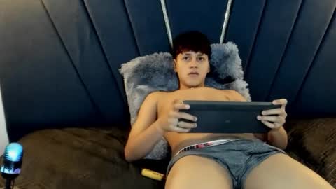 Snapshot of zeusapollofuck chatting on September 15, 8:54 pm zeusapollofuck online show from September 15, 8:54 pm