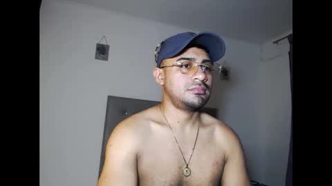 zeussexyhot online show from May 15, 6:00 am