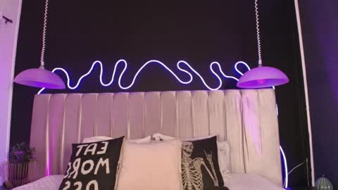 zhally_dee online show from April 3, 7:43 pm