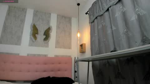 ZHAMIRA  ANDRES online show from April 5, 7:55 pm