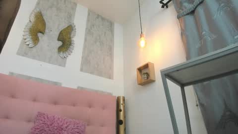 ZHAMIRA  ANDRES online show from November 23, 8:40 pm