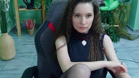 zianichols online show from March 3, 10:42 pm