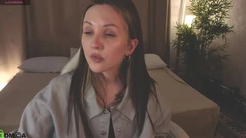 Zlata  Mon Tue Thu Fri Sun Sa GMT 3 0000pm - 0600pm  online show from March 25, 9:27 am