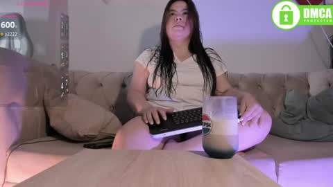 zoe_37 online show from July 18, 7:49 pm