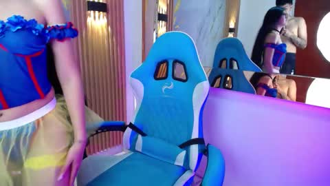 zoe_ferrer7 online show from February 17, 8:19 pm