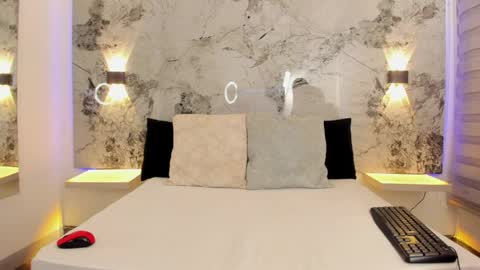 Zoe online show from April 13, 9:02 am