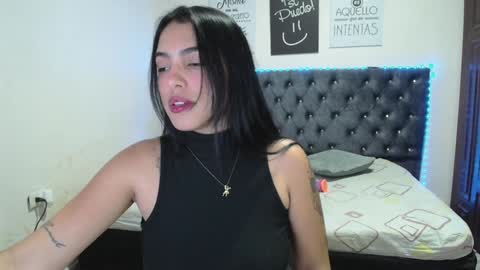 Snapshot of zoe_medina chatting on January 3, 5:06 am   online show from January 3, 5:06 am