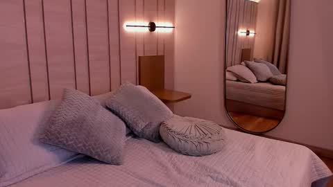 zoe_mhendez online show from January 13, 12:46 pm