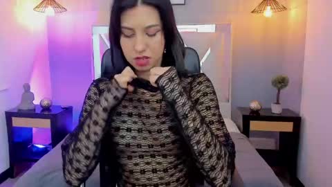 zoe_moreau online show from April 13, 7:29 pm