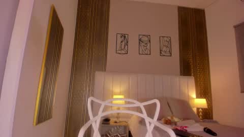 Hi guys i am Zoe  online show from March 20, 11:59 am