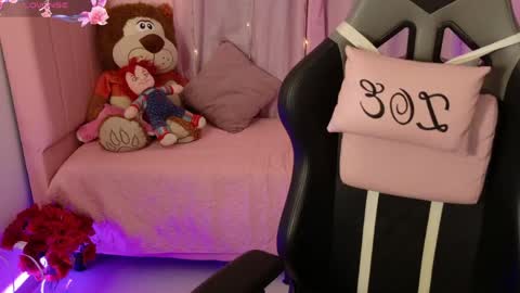 zoe_sullivan_ online show from May 20, 9:16 am