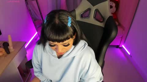 zoe_sullivan_ online show from February 9, 9:26 am