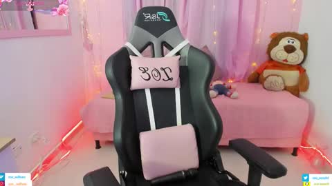 zoe_sullivan_ online show from November 7, 9:34 am