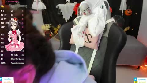 zoe_sullivan_ online show from October 23, 9:55 am