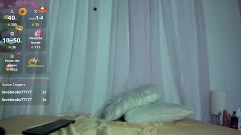 Snapshot of zoe_white__ chatting on October 20, 2:00 pm Zoe online show from October 20, 2:00 pm