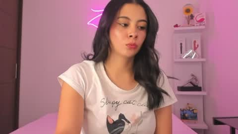 zoecams online show from July 2, 2:42 am