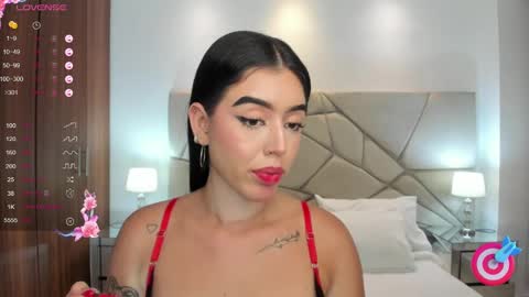 Snapshot of zoee_jackson chatting on February 6, 10:00 pm  zoee jackson online show from February 6, 10:00 pm