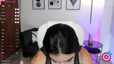Snapshot of zoee_jackson chatting on February 5, 10:44 pm  zoee jackson online show from February 5, 10:44 pm