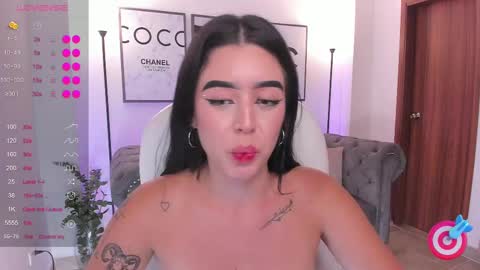 Snapshot of zoee_jackson chatting on February 26, 10:58 pm  zoee jackson online show from February 26, 10:58 pm