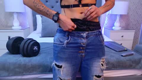 Zoe Krug online show from December 3, 11:44 am