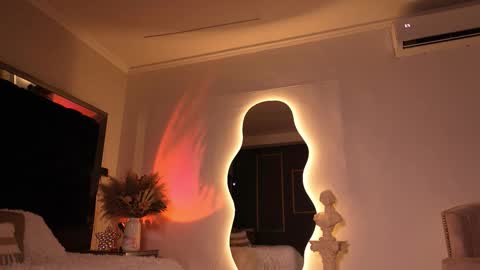 zoevidal_ online show from November 27, 12:13 pm