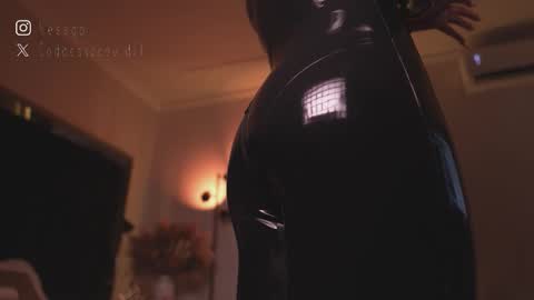 zoevidal_ online show from March 7, 12:05 pm