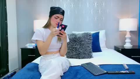 ZoeWilliis online show from February 5, 1:14 pm