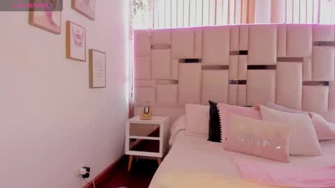 zoey thommpson online show from November 30, 3:52 pm