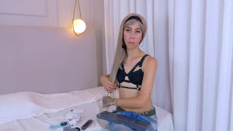 Zoey online show from April 30, 5:40 pm
