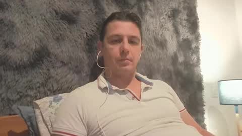 Artnoyz Shower online show from September 23, 8:15 pm